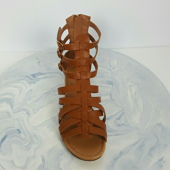 Shoes Nwt Stylish Tan Strapped Gladiator Sandals Poshmark